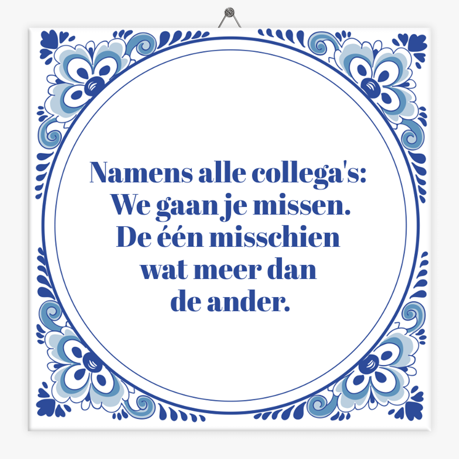 Tegeltje spreuk collega: Namens alle collega's: we gaan je missen. De één misschien wat meer dan de ander + Plakhanger